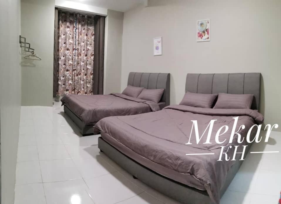 Mekar Kh